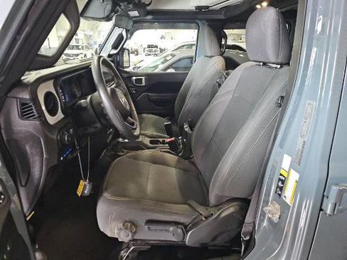 Used 2024 Jeep Wrangler Unlimited w/ Convenience Group AWD/4WD image 4