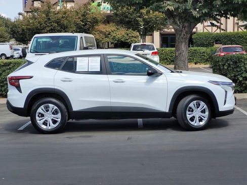 Used 2025 Chevrolet Trax LS image 4