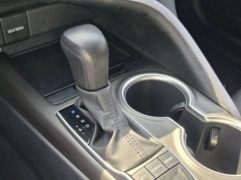 Used 2022 Toyota Camry LE image 17