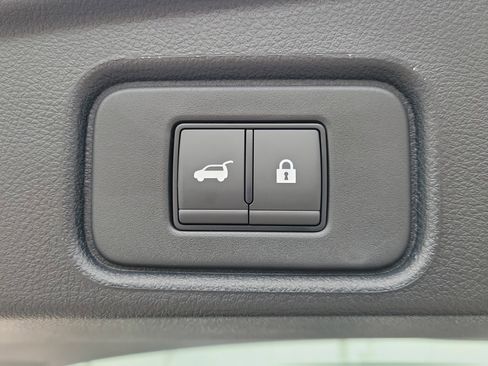 New 2025 Nissan Pathfinder SV image 9