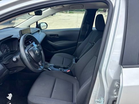 Used 2025 Toyota Corolla LE FWD image 11