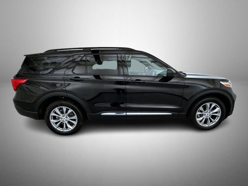 Used 2023 Ford Explorer XLT w/ Equipment Group 202A AWD/4WD image 4