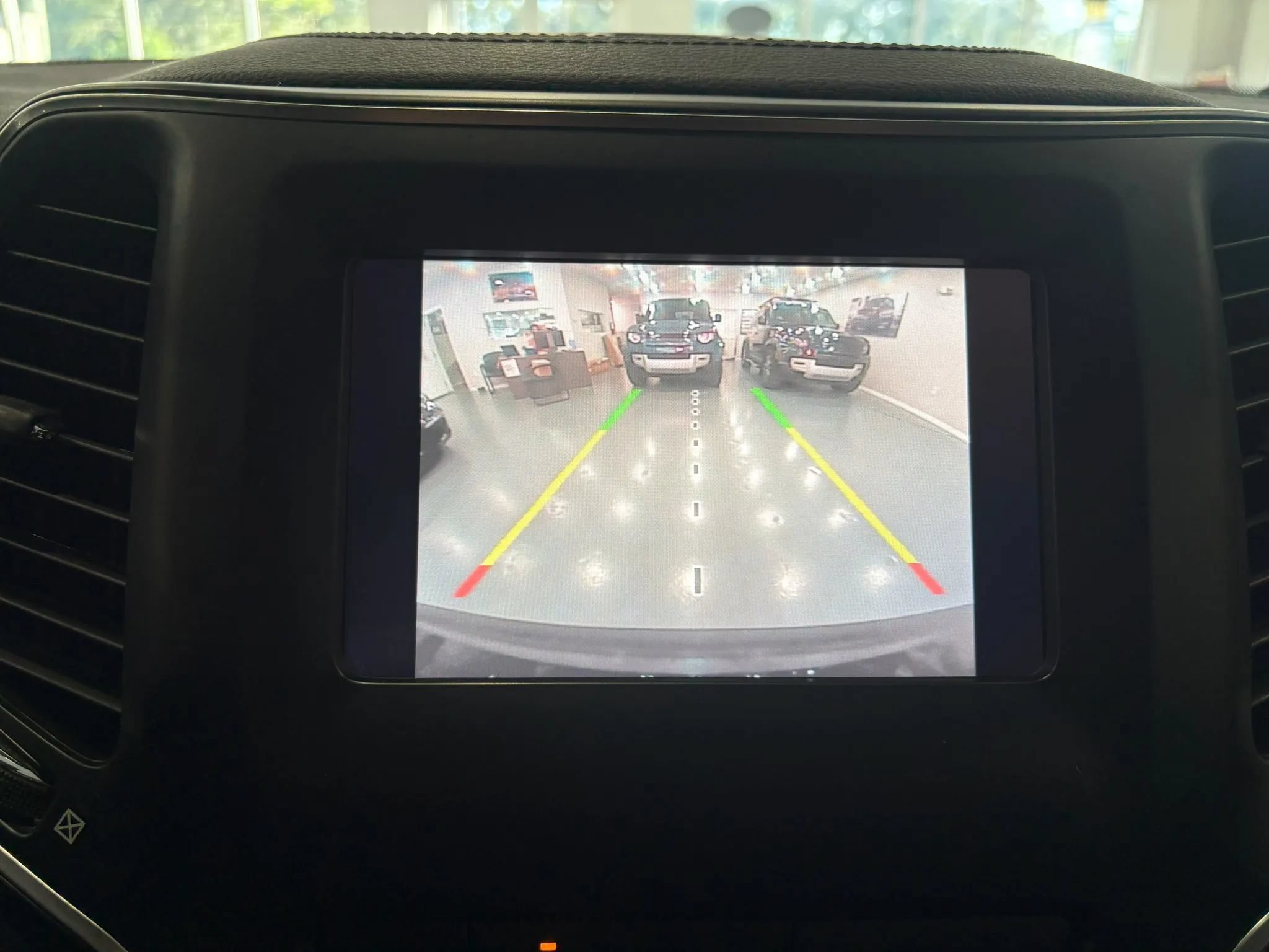 Used 2020 Jeep Cherokee Latitude Plus AWD/4WD image 22