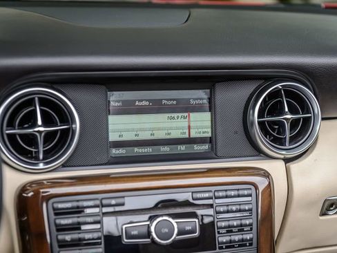 Used 2015 Mercedes-Benz SLK 250 image 32