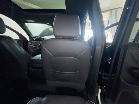 Certified 2023 Chevrolet Traverse Premier w/ Redline Edition AWD/4WD image 37