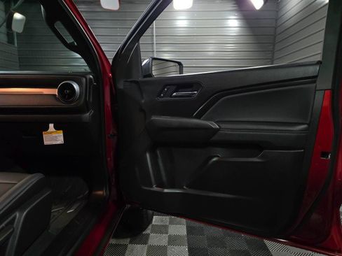 Used 2025 Chevrolet Colorado LT w/ LT Convenience Package image 32