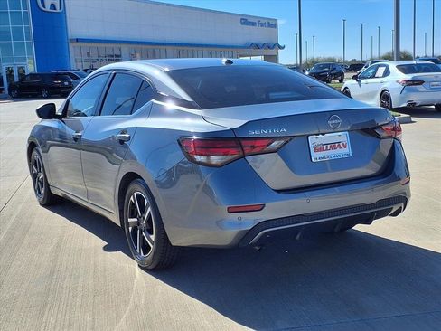 Used 2024 Nissan Sentra SV image 2