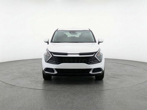 Used 2025 Kia Sportage LX image 2