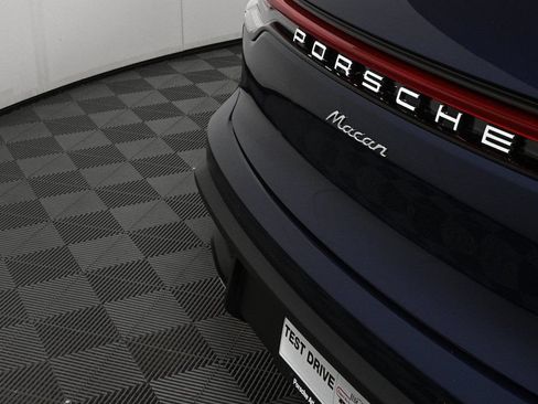 Certified 2026 Porsche Macan AWD/4WD image 37