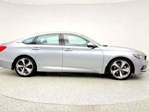 Used 2018 Honda Accord Touring image 4
