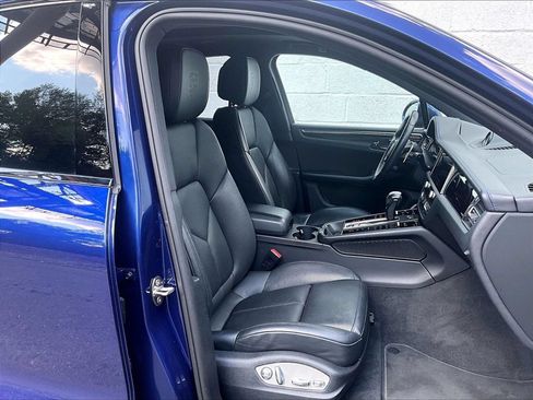 Certified 2023 Porsche Macan AWD/4WD image 12