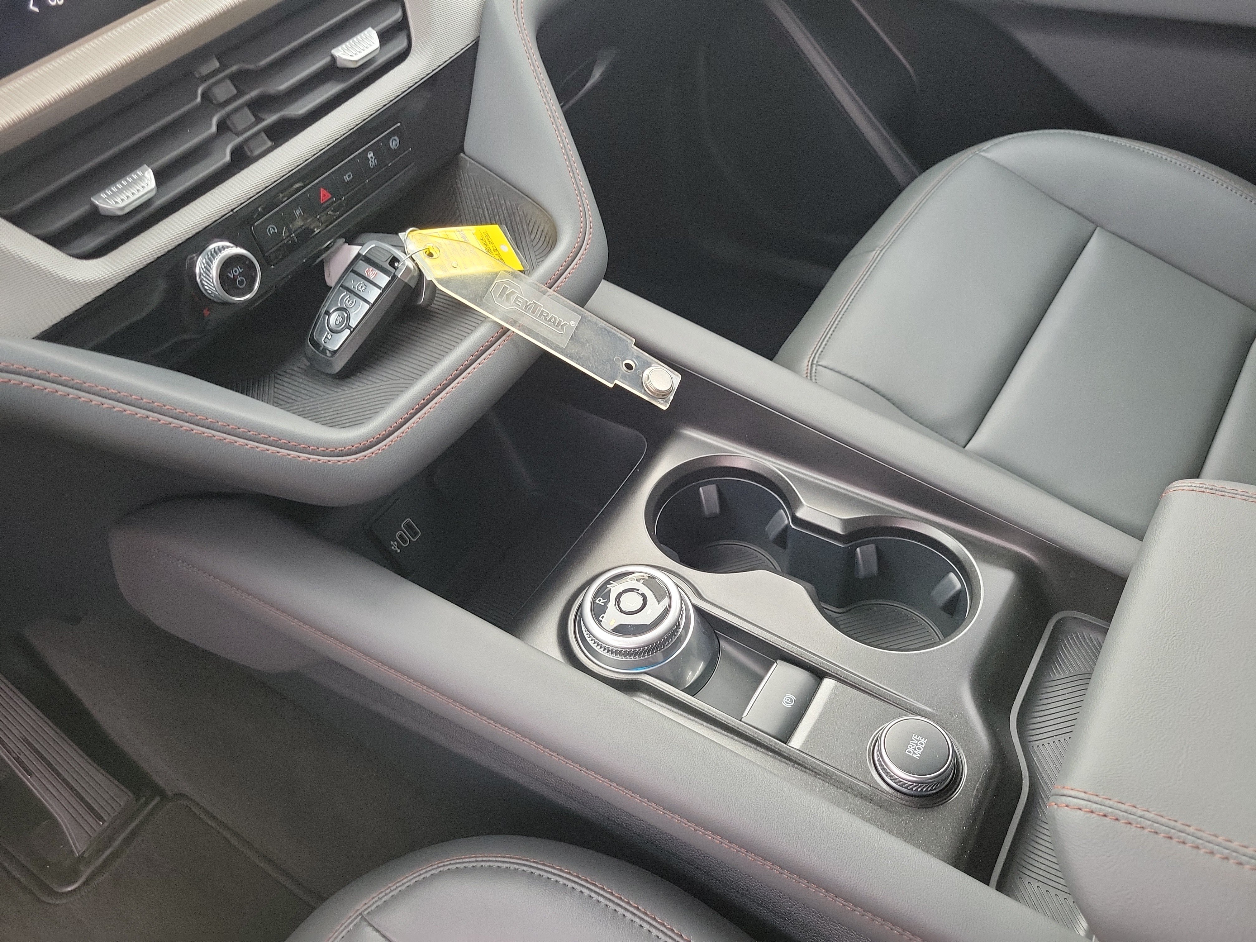 Used 2026 Ford Explorer Active w/ Active Comfort Package RWD image 8