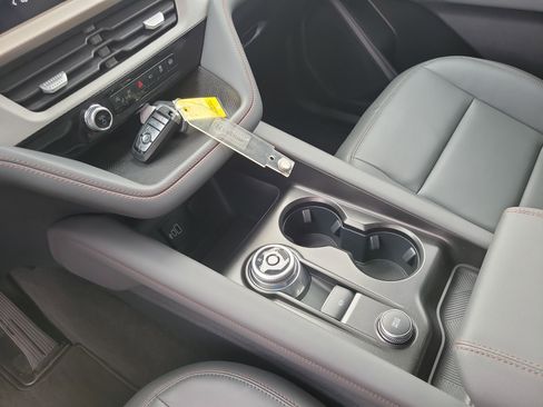 Used 2026 Ford Explorer Active w/ Active Comfort Package RWD image 8