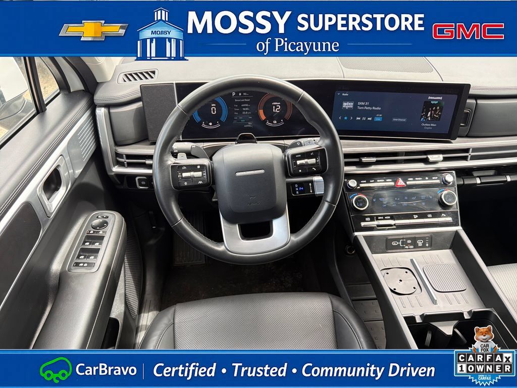 Used 2025 Hyundai Santa Fe SEL FWD image 15