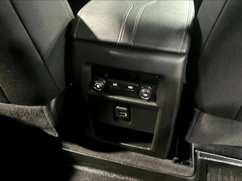 Used 2023 Chevrolet Traverse LT FWD image 10