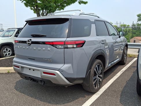 Used 2025 Nissan Pathfinder Platinum AWD/4WD image 4