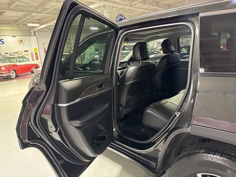 Certified 2024 Jeep Grand Cherokee Limited w/ Luxury Tech Group II image 26