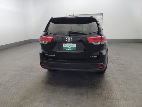 Used 2019 Toyota Highlander SE image 7