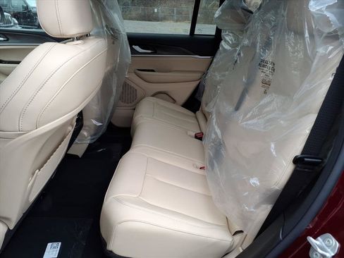 New 2025 Jeep Grand Cherokee Limited image 6