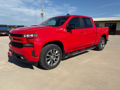 Used 2019 Chevrolet Silverado 1500 RST image 2