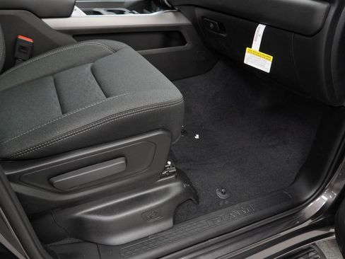 New 2026 RAM 1500 4x4 Crew Cab image 34