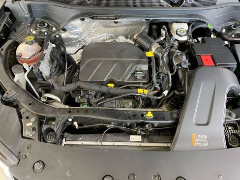 Used 2025 Chevrolet Trax LT FWD image 19