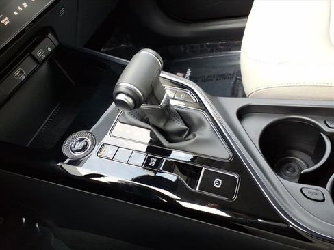 Used 2024 Kia Niro EX image 26