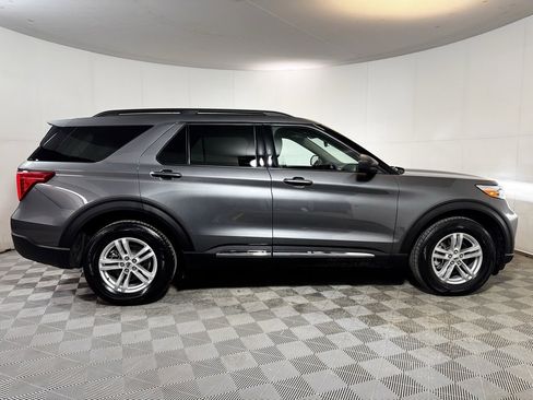 Used 2023 Ford Explorer XLT image 6