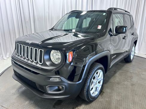 Used 2018 Jeep Renegade Latitude w/ Cold Weather Group image 25
