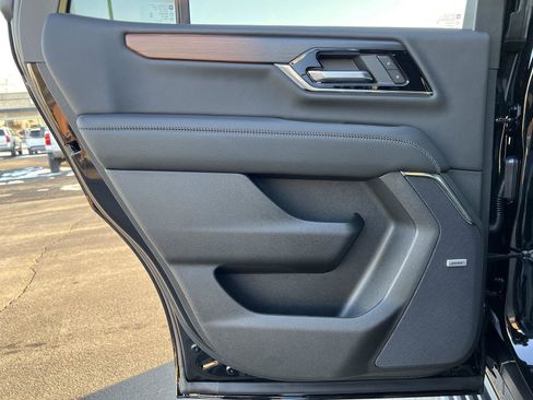 New 2026 GMC Yukon Denali w/ Sun & Power Step Package image 17