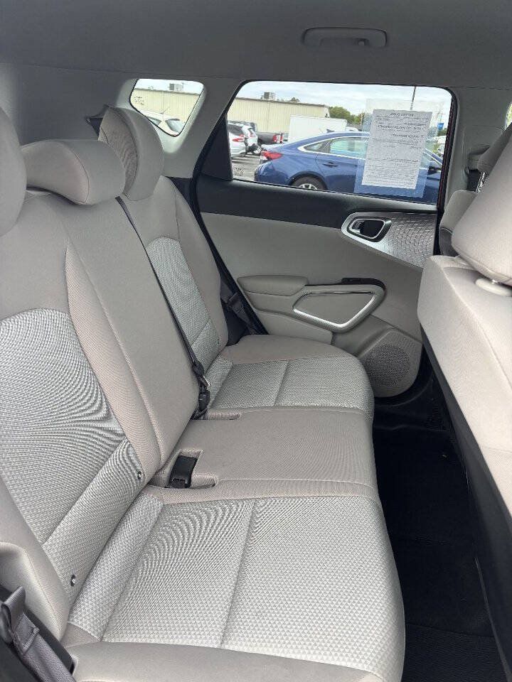 Used 2024 Kia Soul LX FWD image 7