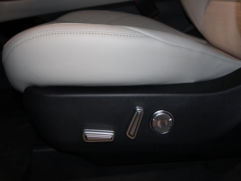 New 2026 Lincoln Nautilus Reserve image 6