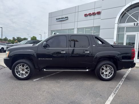 Used 2008 Chevrolet Avalanche LT w/ LT Preferred Equipment Group AWD/4WD image 2