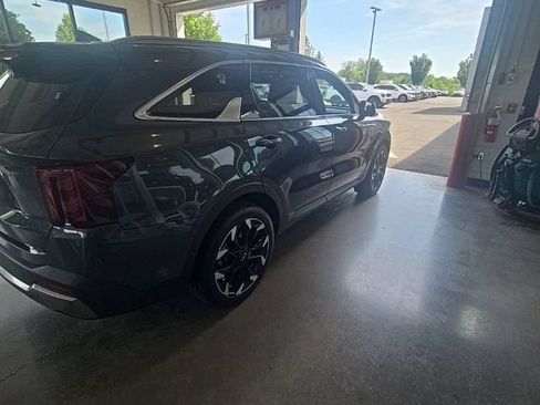 Certified 2025 Kia Sorento SX FWD image 8