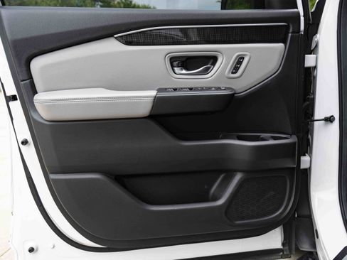 Certified 2025 Honda Pilot Elite image 38