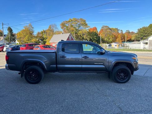 Used 2019 Toyota Tacoma SR5 image 8