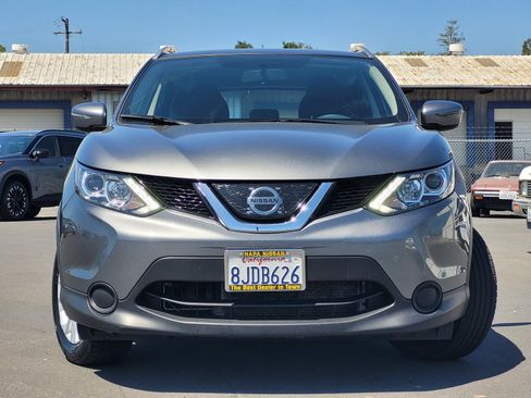 Used 2018 Nissan Rogue Sport SV AWD/4WD image 2