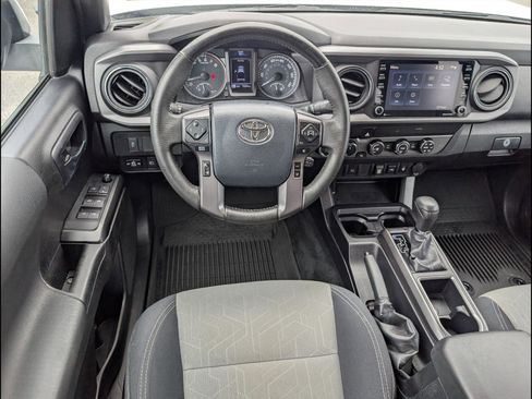 Used 2020 Toyota Tacoma TRD Sport AWD/4WD image 8