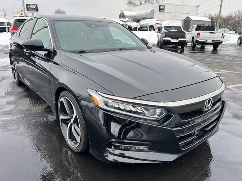 Used 2018 Honda Accord Sport image 11