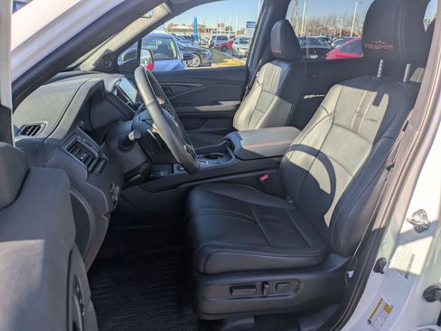 Used 2025 Honda Passport TrailSport image 28