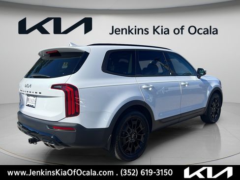 Certified 2022 Kia Telluride SX w/ SX Prestige Package AWD/4WD image 3