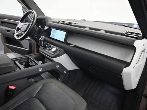 Used 2020 Land Rover Defender 110 SE AWD/4WD image 28
