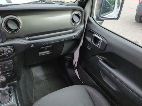 Used 2023 Jeep Wrangler Unlimited w/ Cold Weather Group AWD/4WD image 19