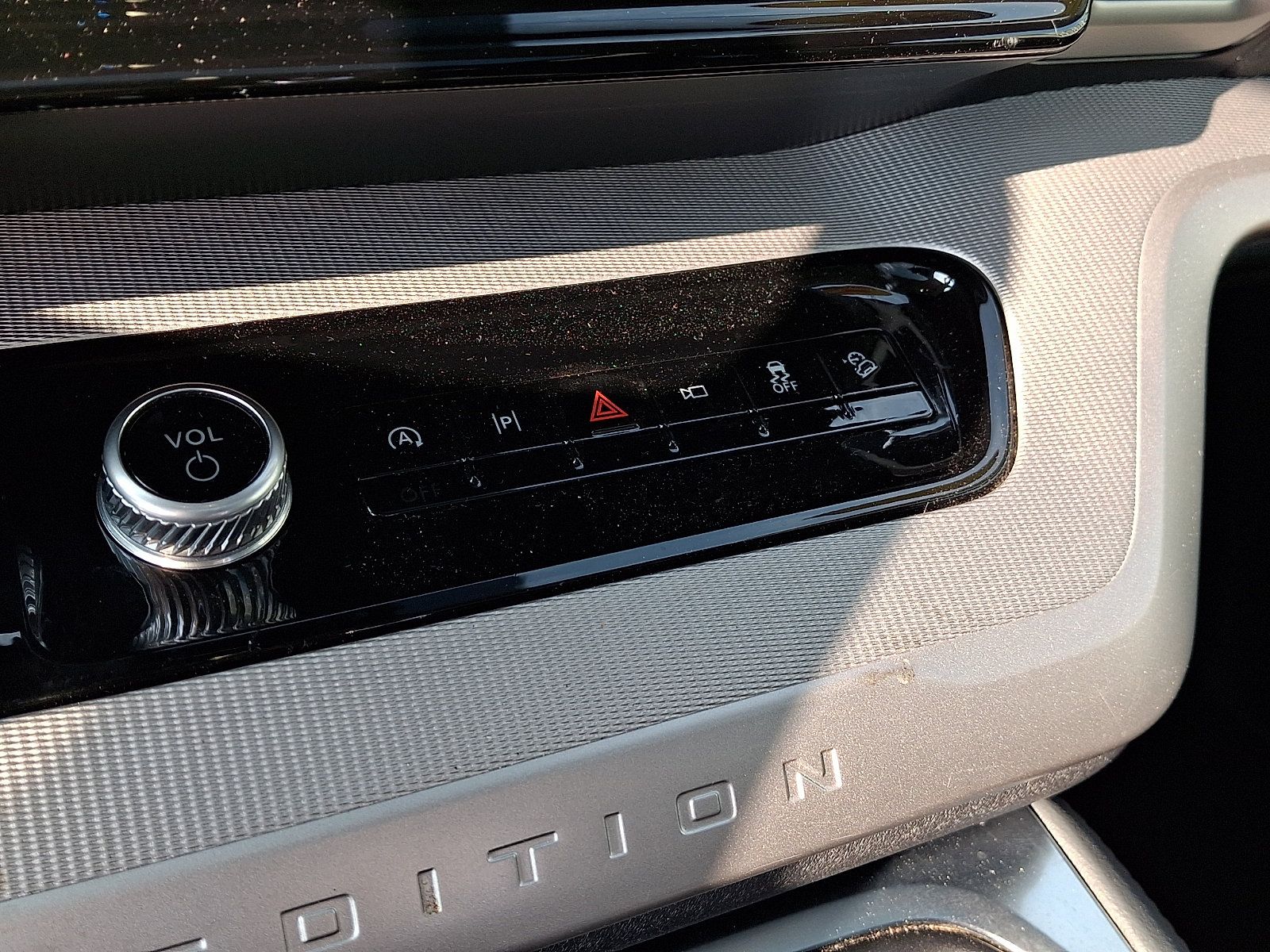 Used 2025 Ford Expedition Active AWD/4WD image 18
