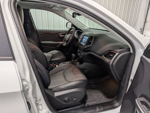 Used 2022 Jeep Cherokee Latitude Lux w/ Sun & Sound Group AWD/4WD image 28