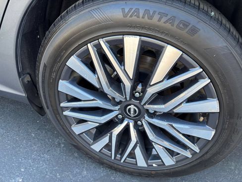 Used 2025 Nissan Altima 2.5 SV FWD image 30