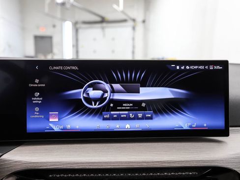 Used 2025 BMW 330i xDrive Sedan w/ Convenience Package image 19