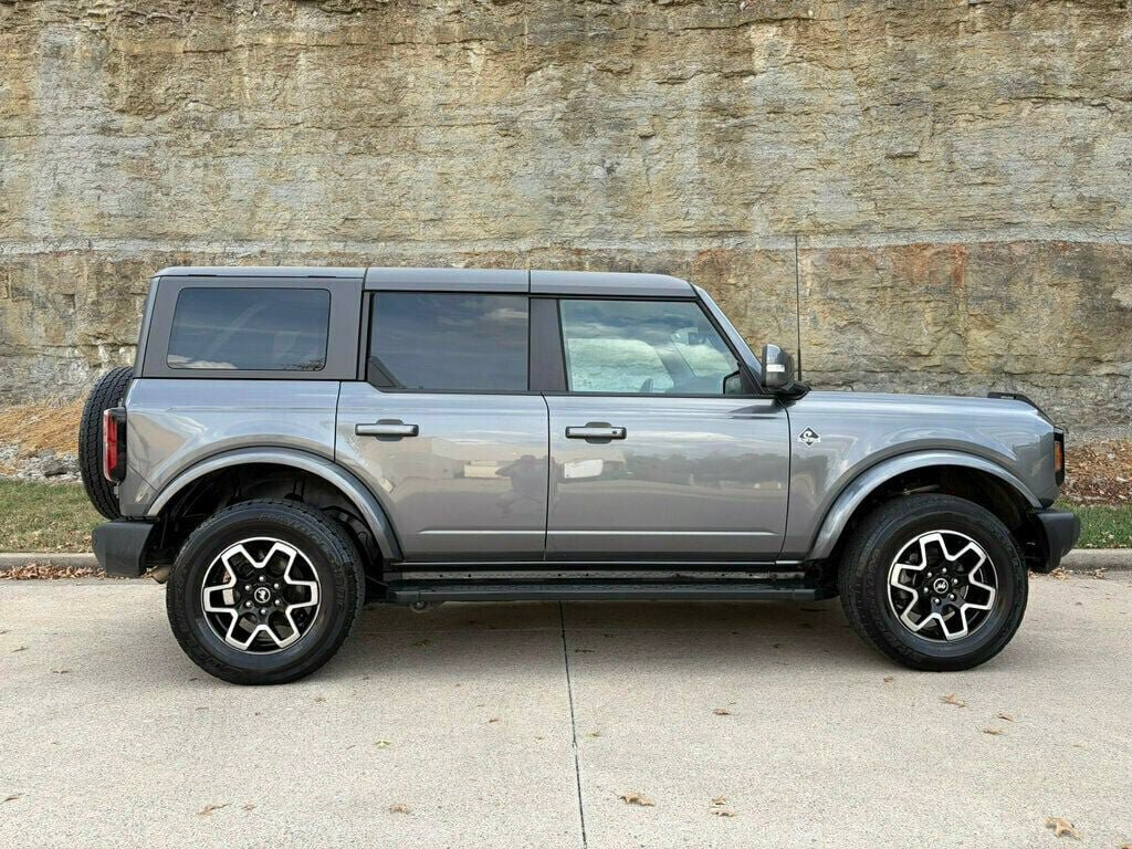 Used 2022 Ford Bronco Outer Banks AWD/4WD image 2