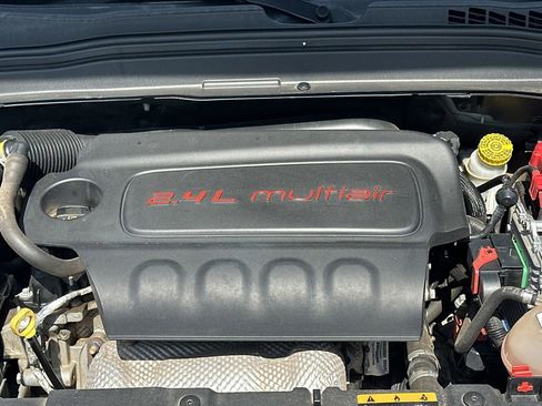 Used 2021 Jeep Renegade Latitude w/ Convenience Group FWD image 12