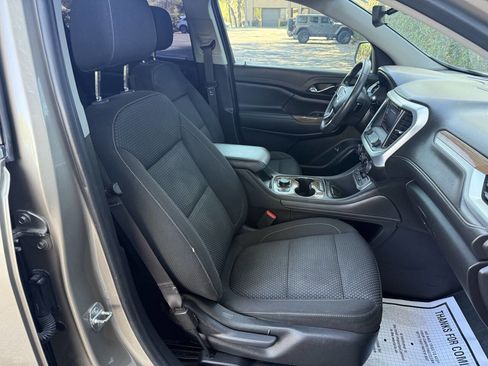 Used 2022 GMC Acadia SLE w/ Driver Convenience Package FWD image 28
